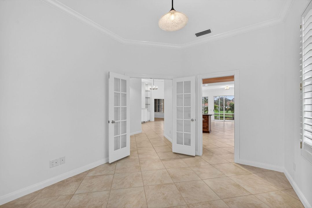 En Venta: $949,000 (3 camas, 2 baños, 2024 Pies cuadrados)