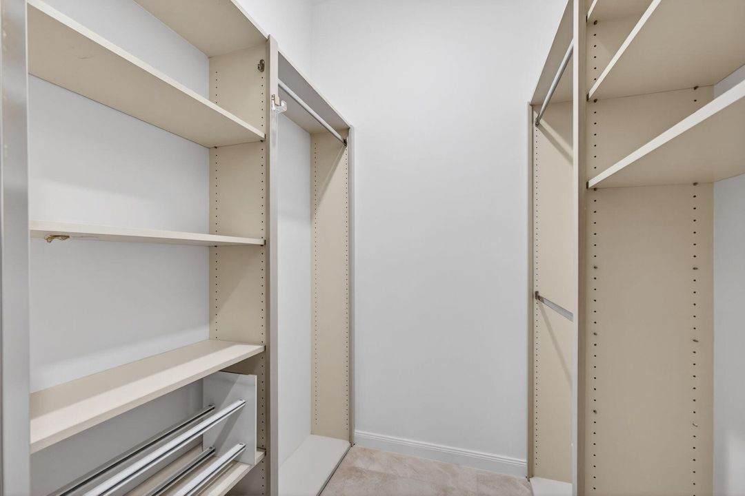 En Venta: $949,000 (3 camas, 2 baños, 2024 Pies cuadrados)