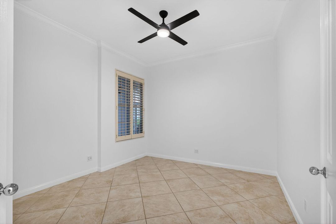 En Venta: $949,000 (3 camas, 2 baños, 2024 Pies cuadrados)