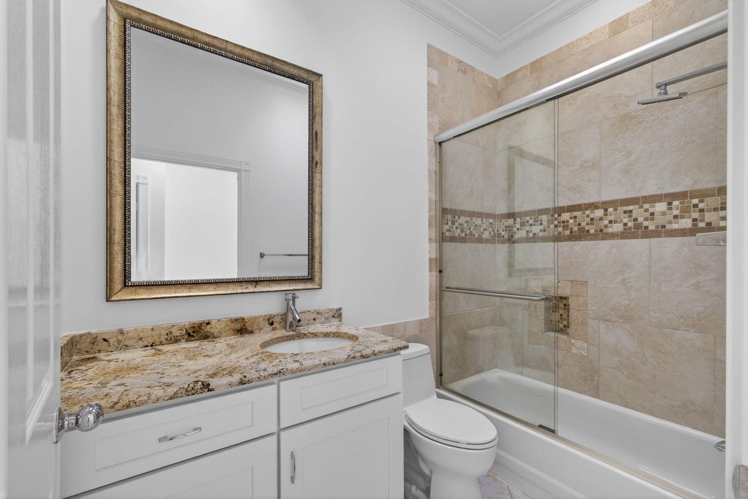 En Venta: $949,000 (3 camas, 2 baños, 2024 Pies cuadrados)