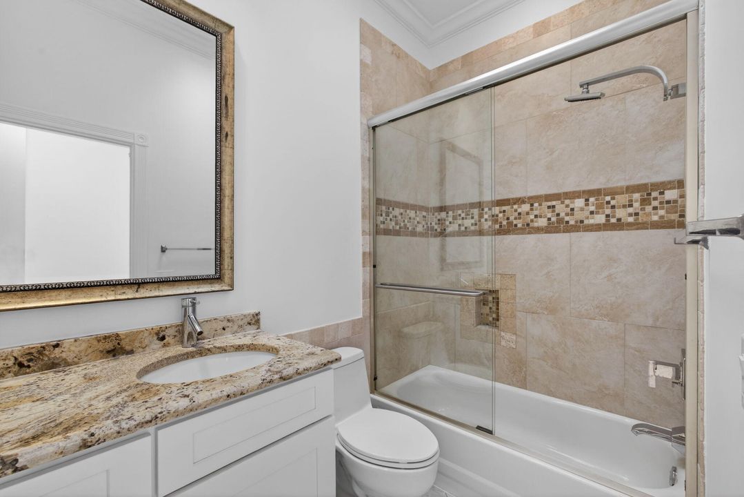 En Venta: $949,000 (3 camas, 2 baños, 2024 Pies cuadrados)