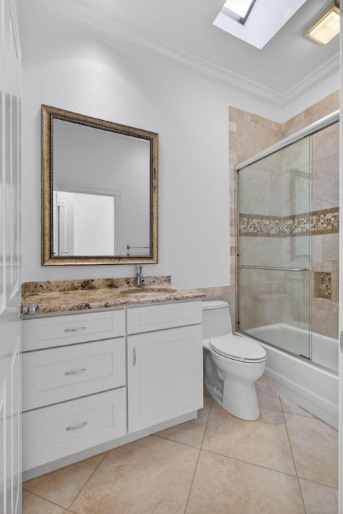 En Venta: $949,000 (3 camas, 2 baños, 2024 Pies cuadrados)