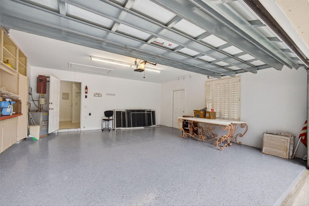 En Venta: $949,000 (3 camas, 2 baños, 2024 Pies cuadrados)