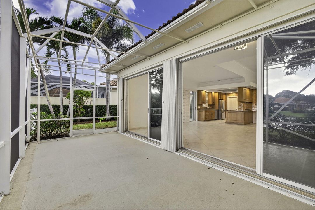 En Venta: $949,000 (3 camas, 2 baños, 2024 Pies cuadrados)