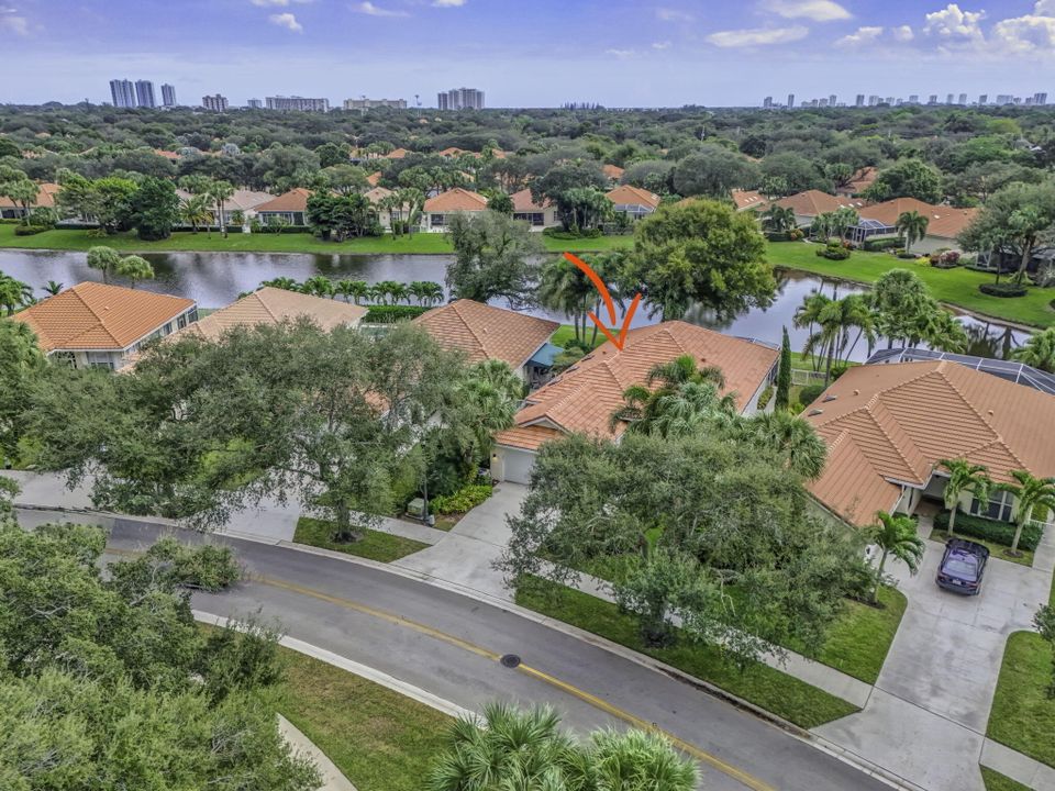 En Venta: $949,000 (3 camas, 2 baños, 2024 Pies cuadrados)