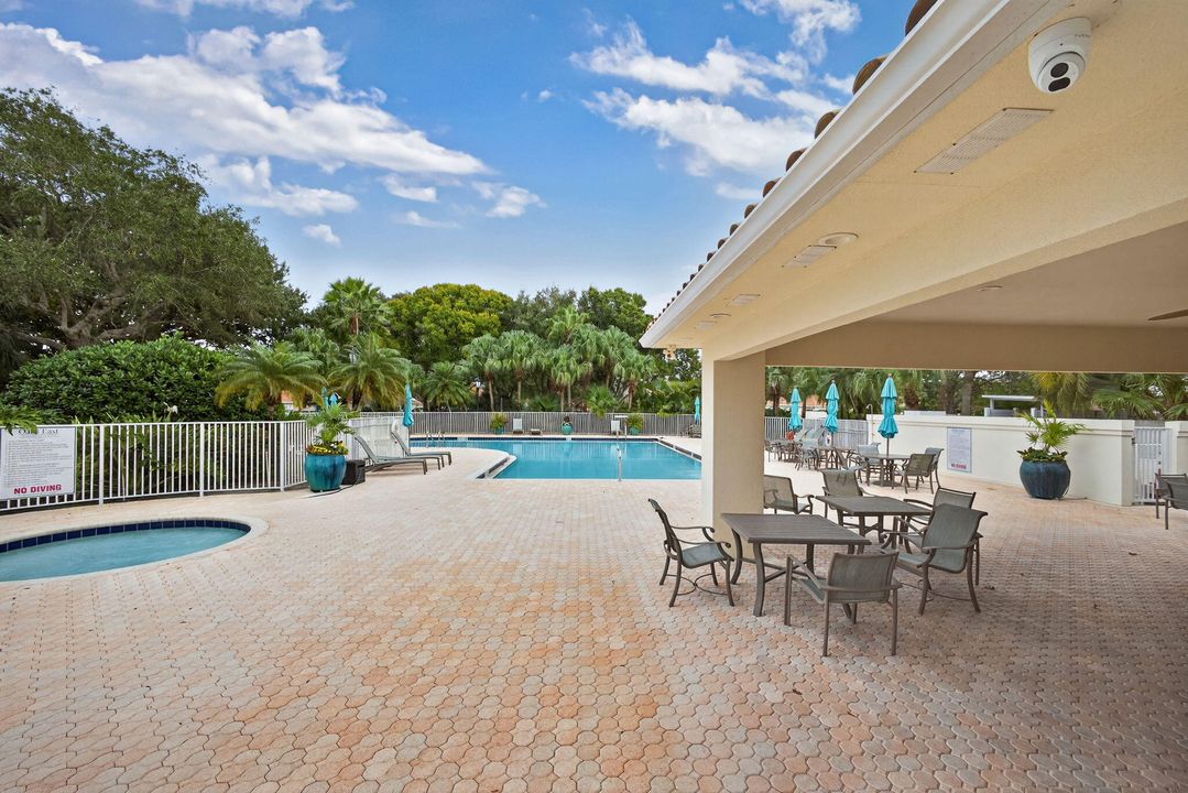 En Venta: $949,000 (3 camas, 2 baños, 2024 Pies cuadrados)