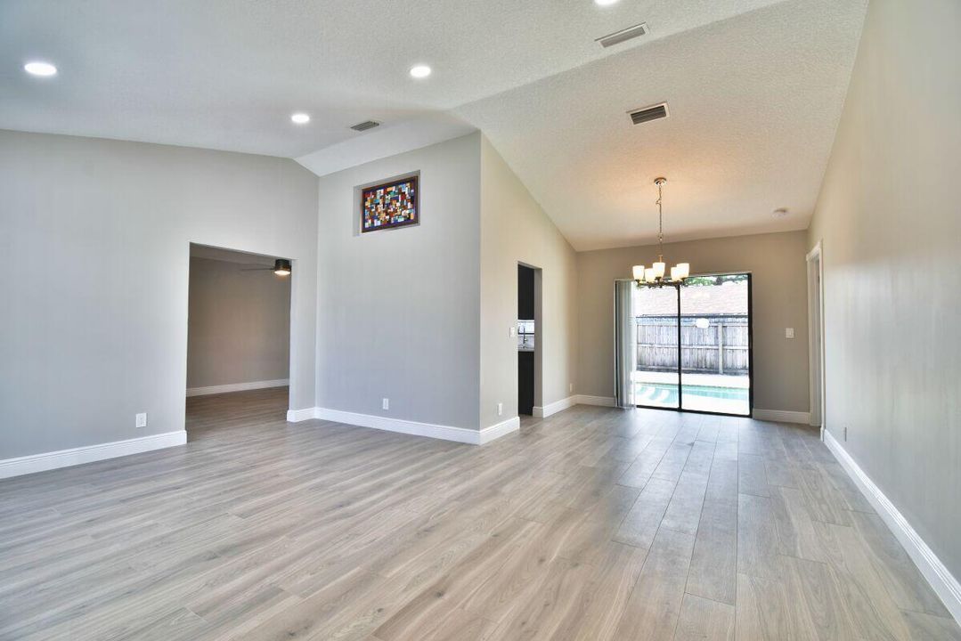 For Rent: $3,800 (4 beds, 2 baths, 1592 Square Feet)