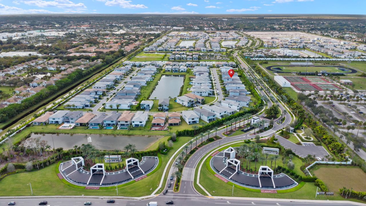 For Sale: $2,250,000 (5 beds, 5 baths, 3800 Square Feet)