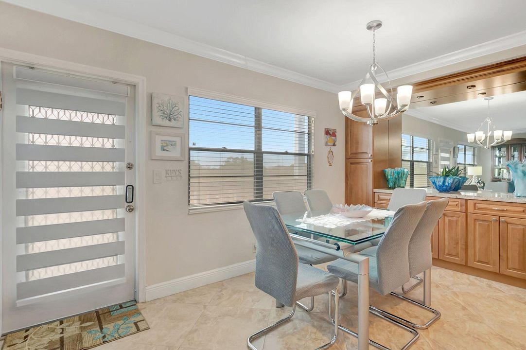 For Sale: $249,000 (2 beds, 2 baths, 1000 Square Feet)