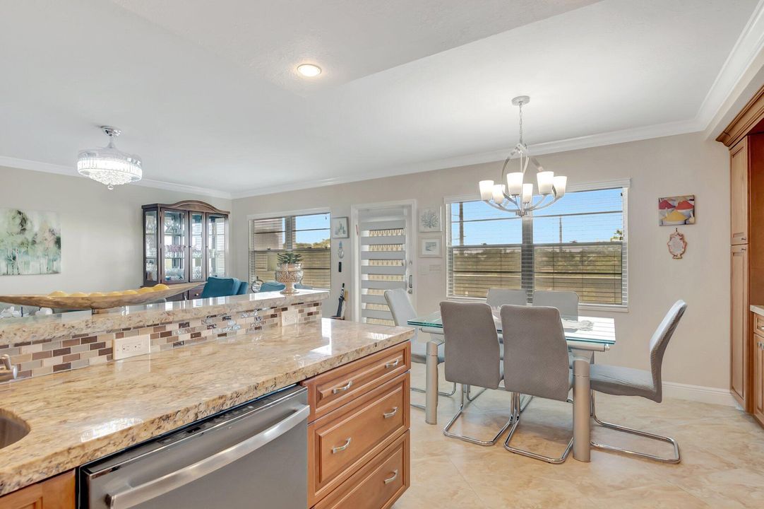 For Sale: $249,000 (2 beds, 2 baths, 1000 Square Feet)