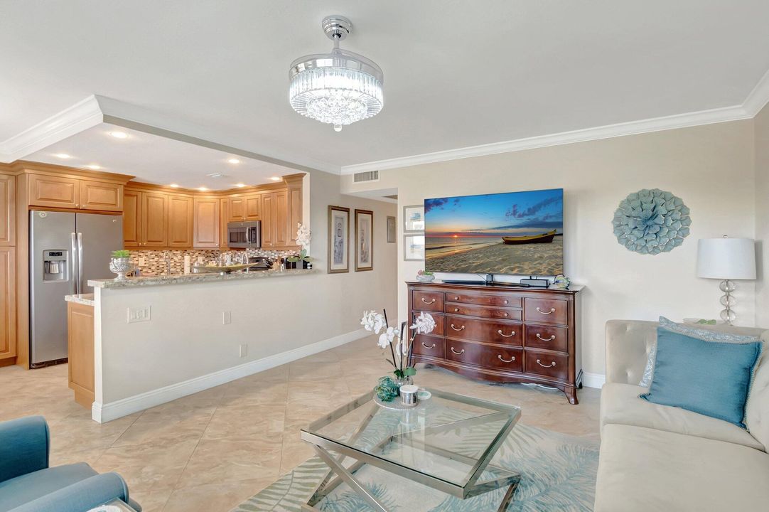 For Sale: $249,000 (2 beds, 2 baths, 1000 Square Feet)