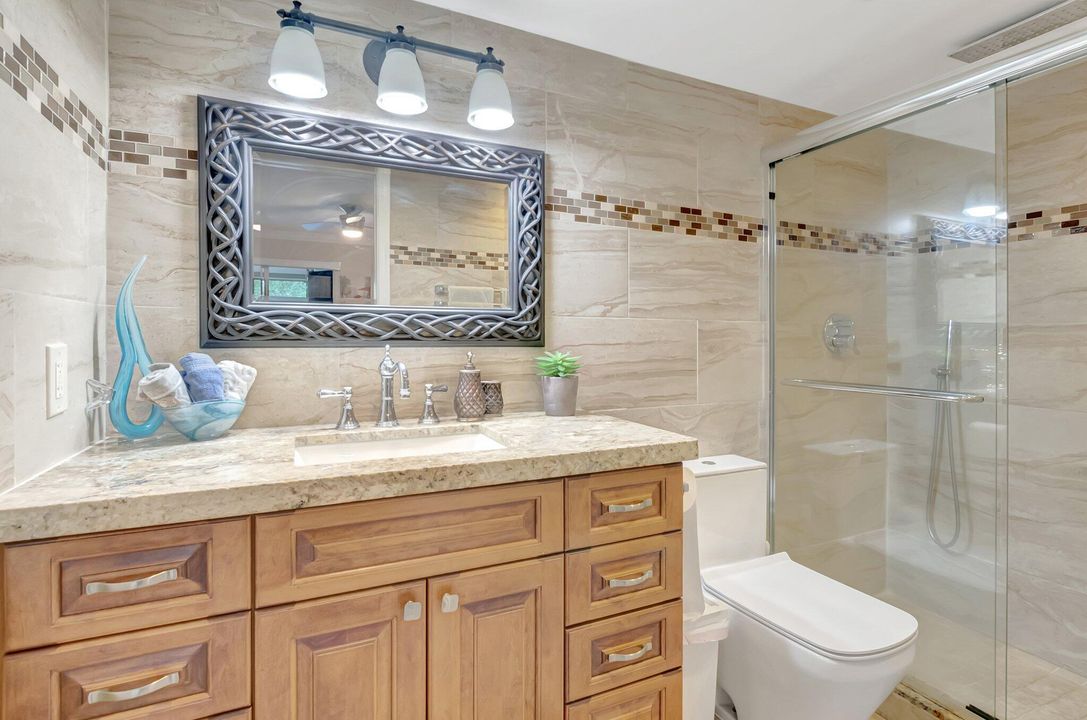 For Sale: $249,000 (2 beds, 2 baths, 1000 Square Feet)