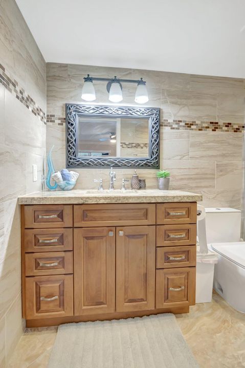 For Sale: $249,000 (2 beds, 2 baths, 1000 Square Feet)