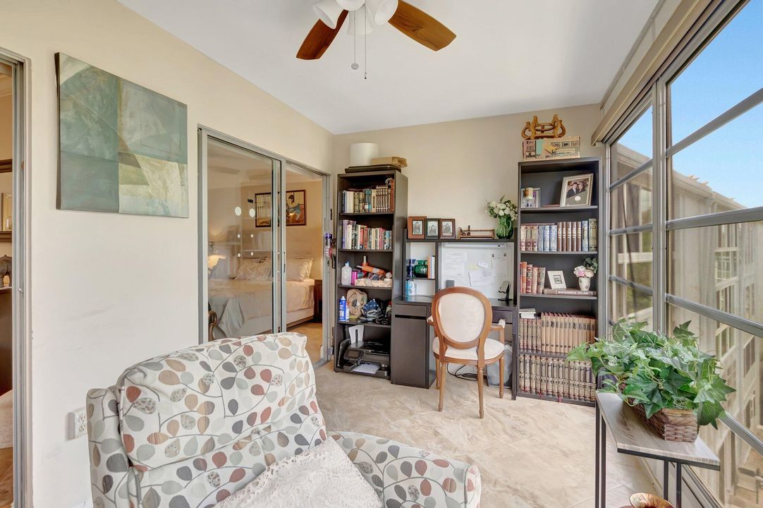 For Sale: $249,000 (2 beds, 2 baths, 1000 Square Feet)