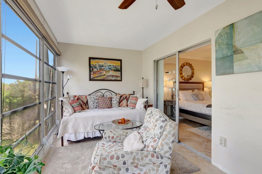 For Sale: $249,000 (2 beds, 2 baths, 1000 Square Feet)