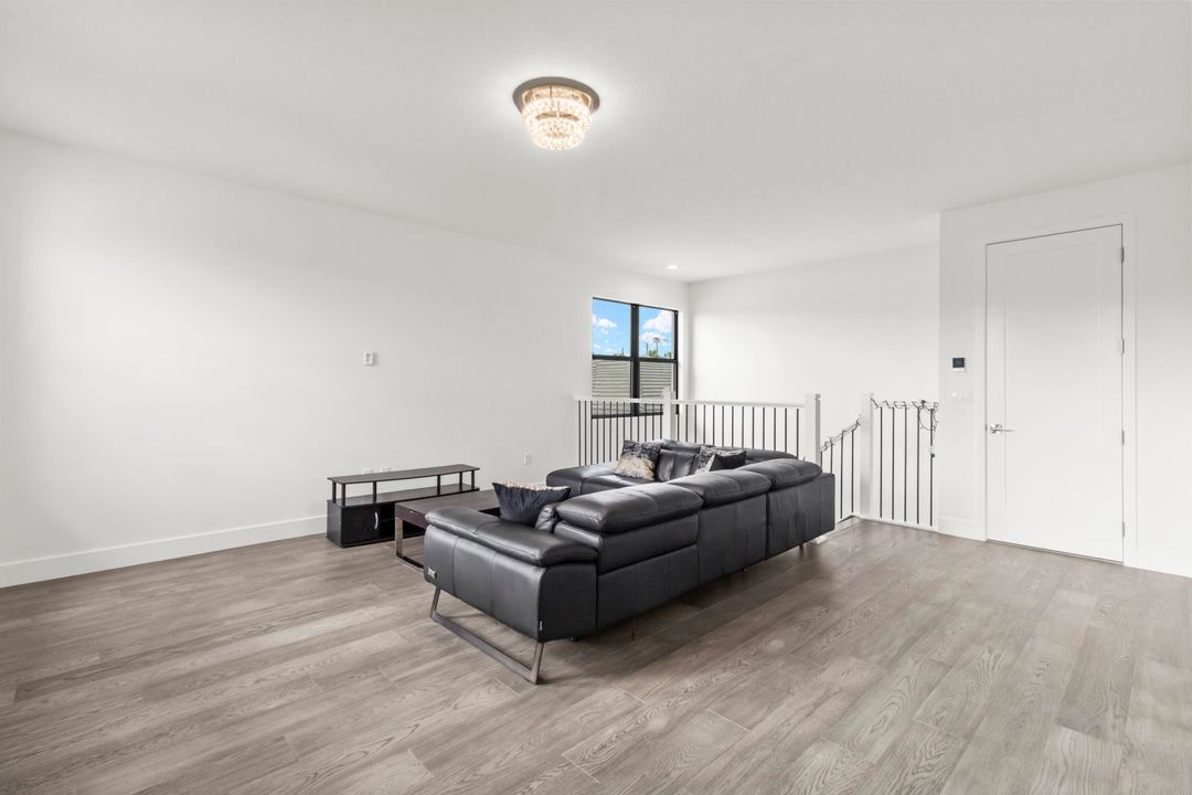 For Sale: $2,250,000 (5 beds, 5 baths, 3800 Square Feet)