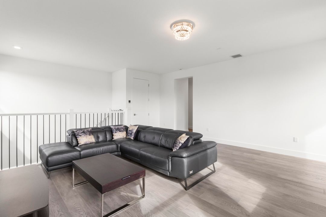 For Sale: $2,250,000 (5 beds, 5 baths, 3800 Square Feet)