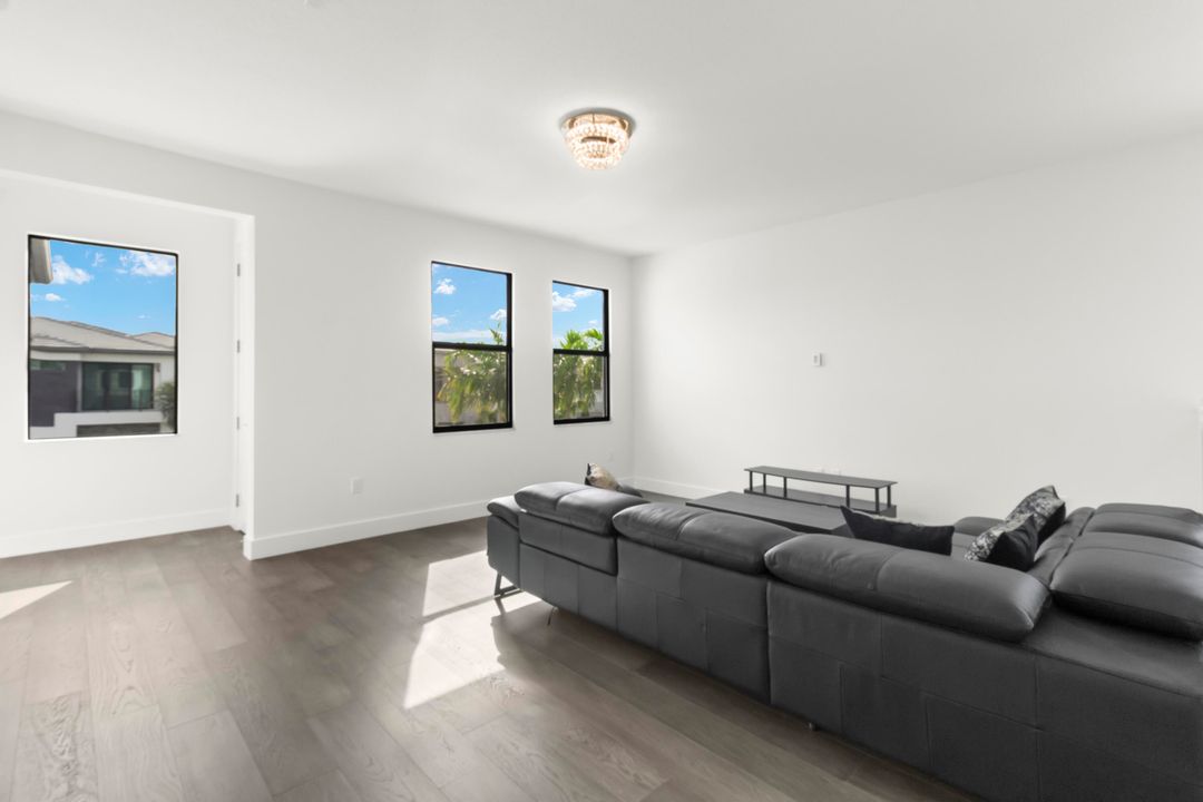 For Sale: $2,250,000 (5 beds, 5 baths, 3800 Square Feet)