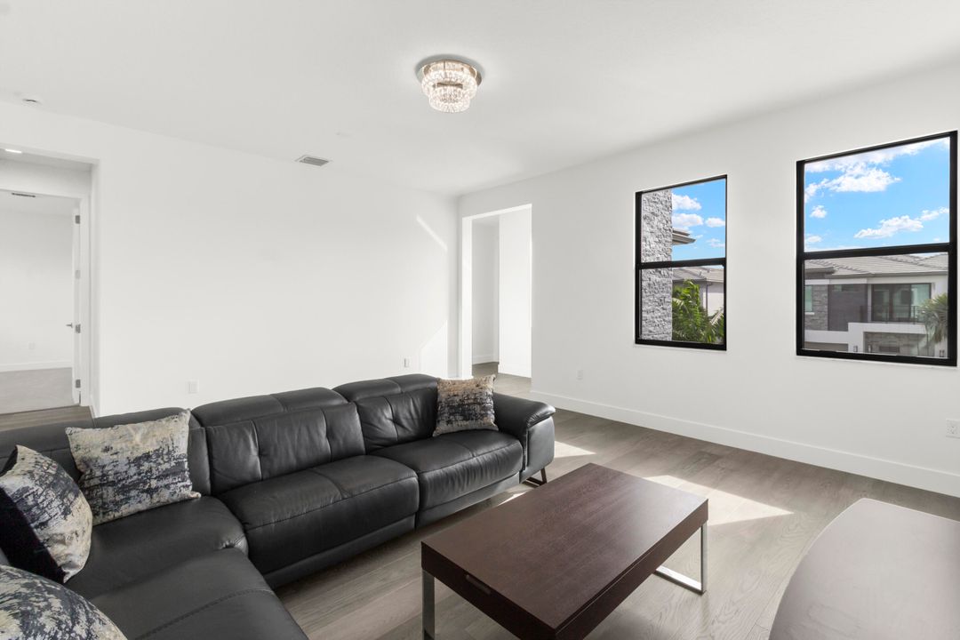 For Sale: $2,250,000 (5 beds, 5 baths, 3800 Square Feet)