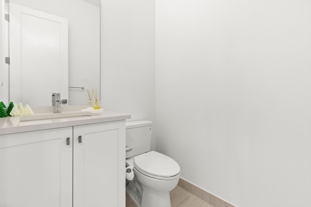 For Sale: $2,250,000 (5 beds, 5 baths, 3800 Square Feet)