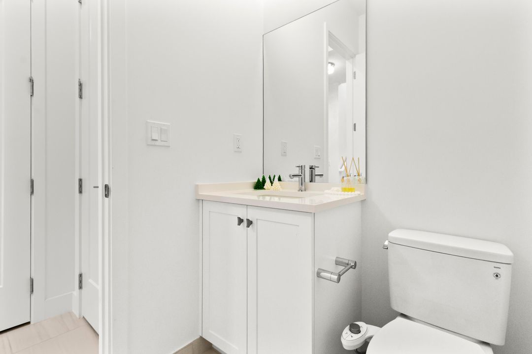 For Sale: $2,250,000 (5 beds, 5 baths, 3800 Square Feet)