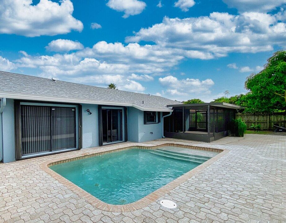 For Rent: $3,800 (4 beds, 2 baths, 1592 Square Feet)