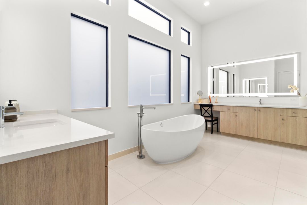 For Sale: $2,250,000 (5 beds, 5 baths, 3800 Square Feet)