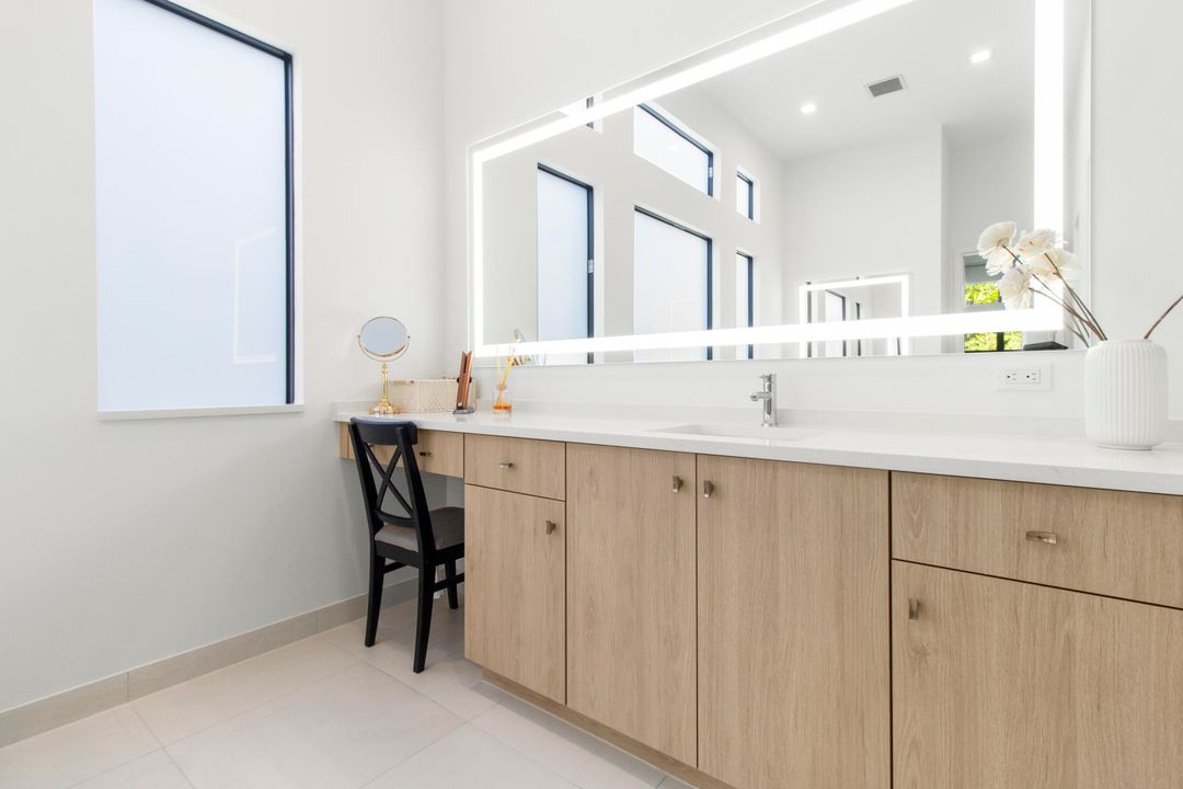 For Sale: $2,250,000 (5 beds, 5 baths, 3800 Square Feet)