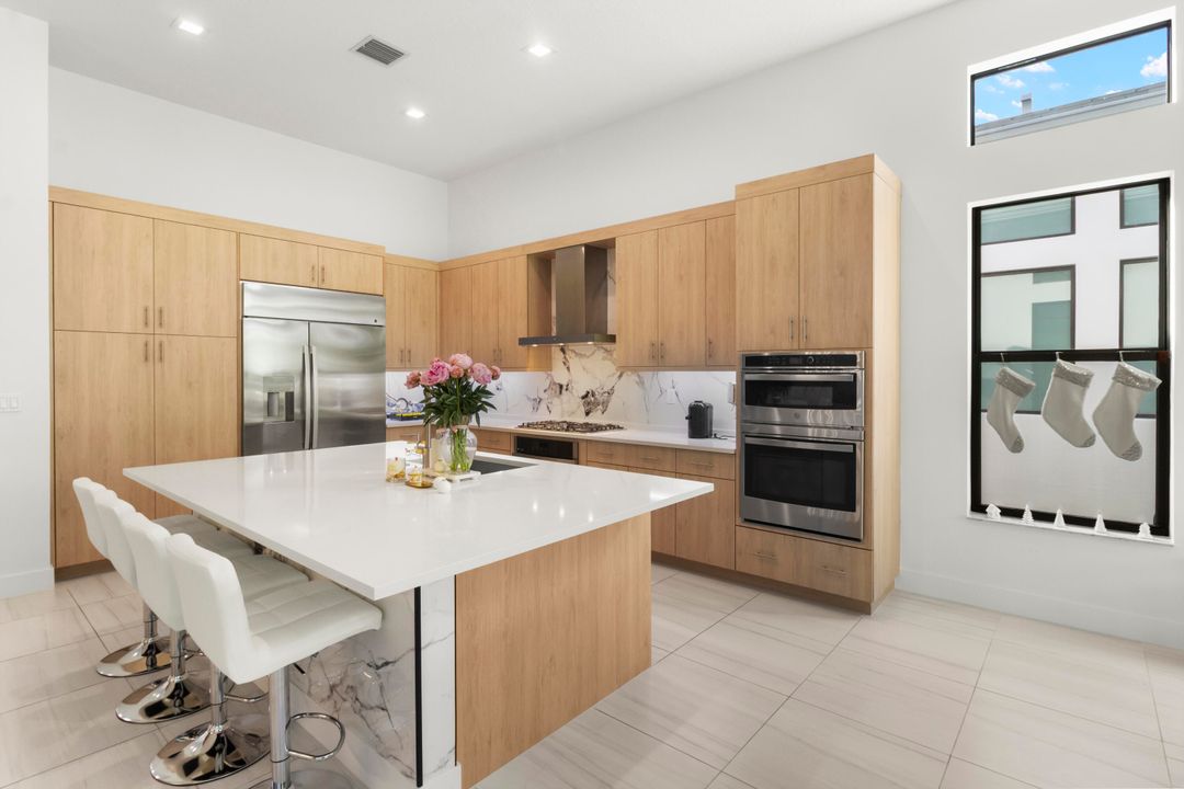 For Sale: $2,250,000 (5 beds, 5 baths, 3800 Square Feet)