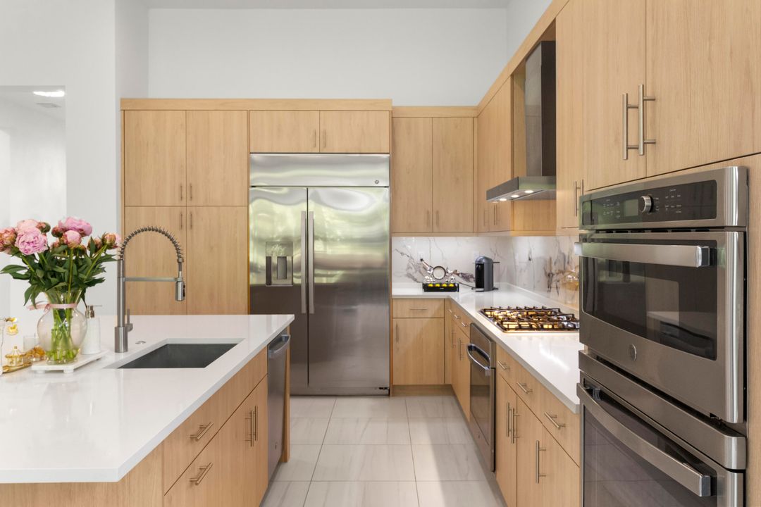 For Sale: $2,250,000 (5 beds, 5 baths, 3800 Square Feet)