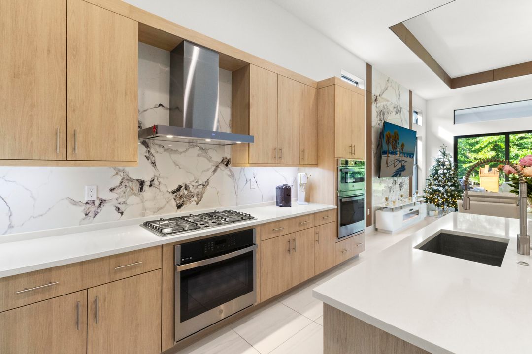 For Sale: $2,250,000 (5 beds, 5 baths, 3800 Square Feet)