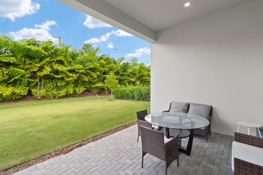 For Sale: $2,250,000 (5 beds, 5 baths, 3800 Square Feet)