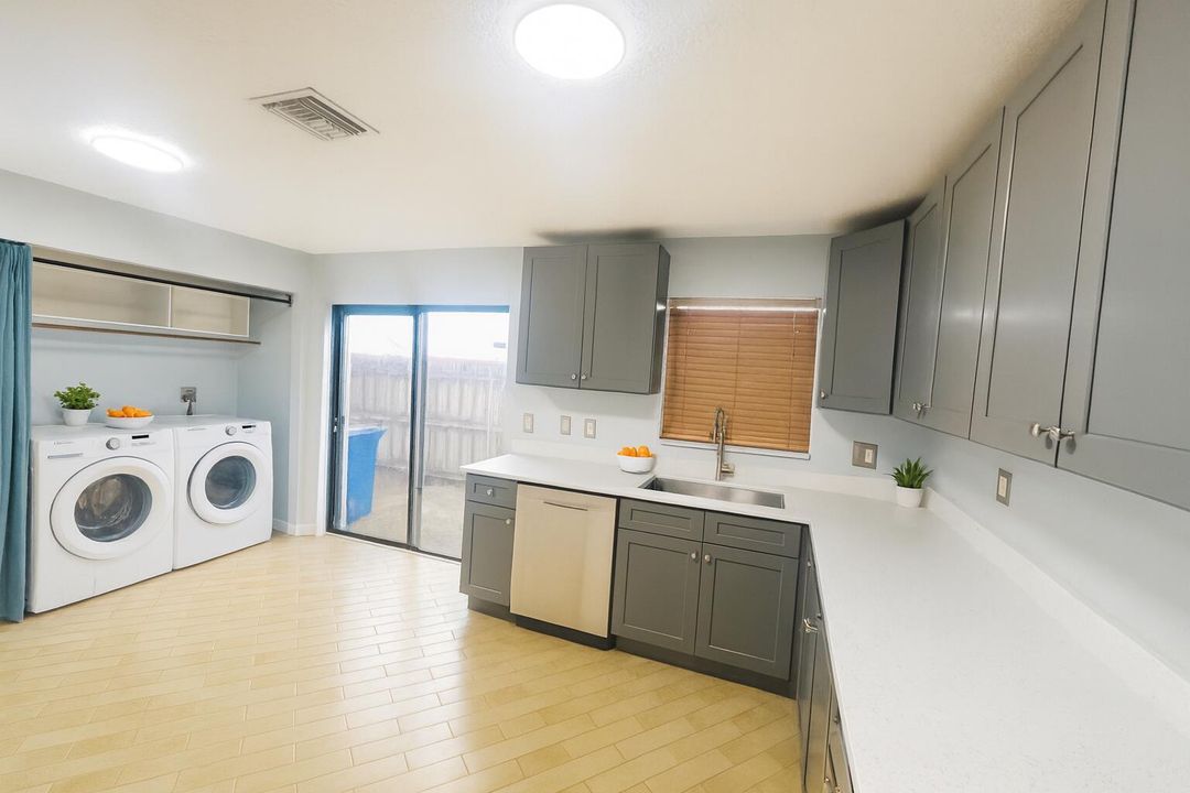 For Rent: $3,880 (5 beds, 2 baths, 1950 Square Feet)