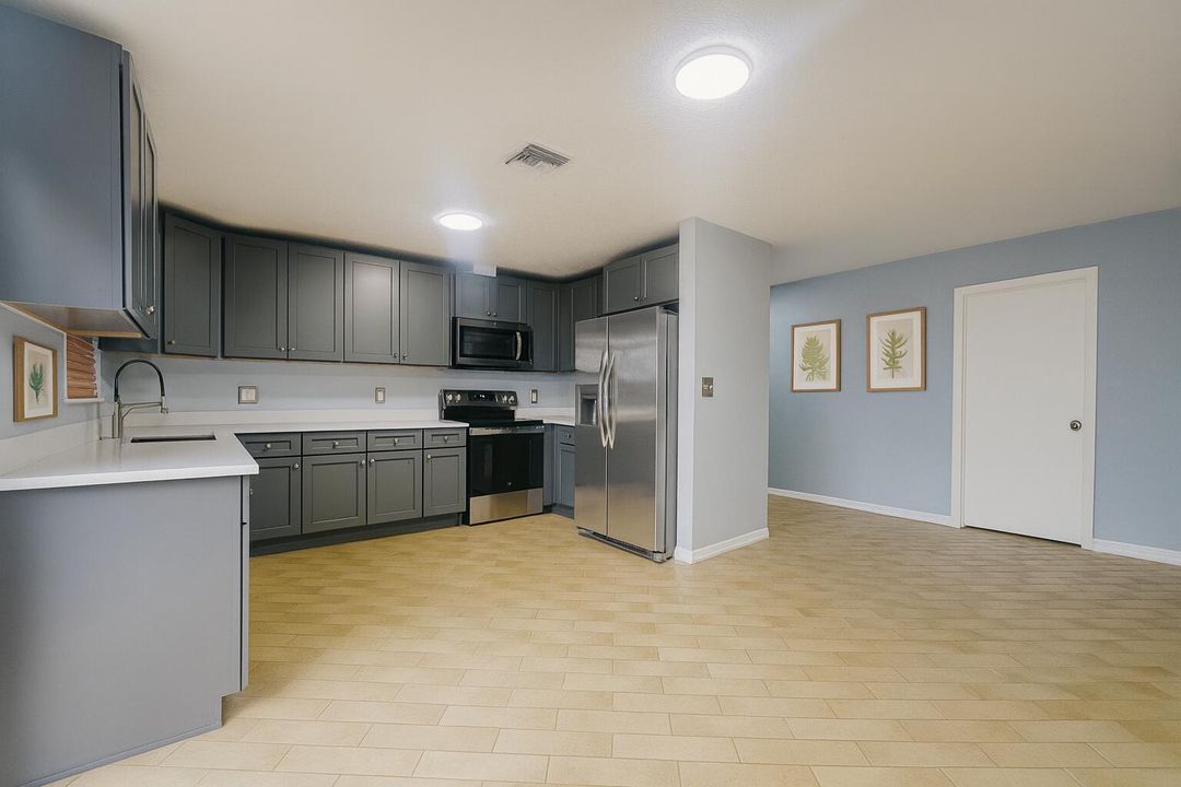 For Rent: $3,880 (5 beds, 2 baths, 1950 Square Feet)