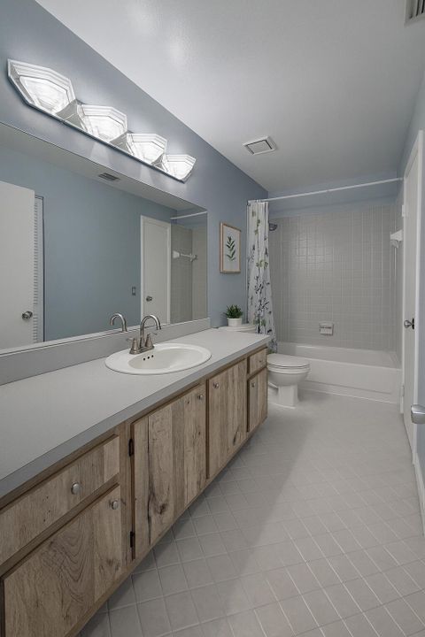 For Rent: $3,880 (5 beds, 2 baths, 1950 Square Feet)