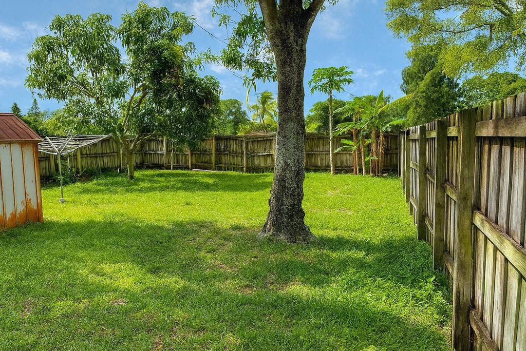 For Rent: $3,880 (5 beds, 2 baths, 1950 Square Feet)