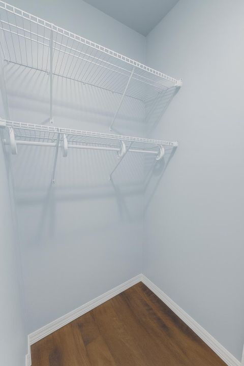 For Rent: $3,880 (5 beds, 2 baths, 1950 Square Feet)