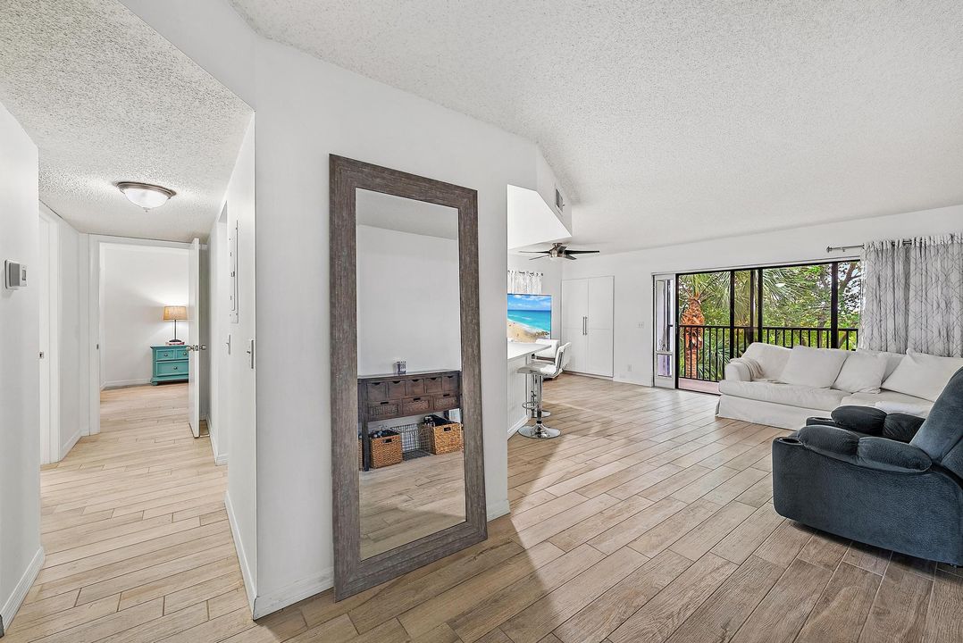 В аренду: $3,700 (2 спален, 2 ванн, 1183 Квадратных фут)