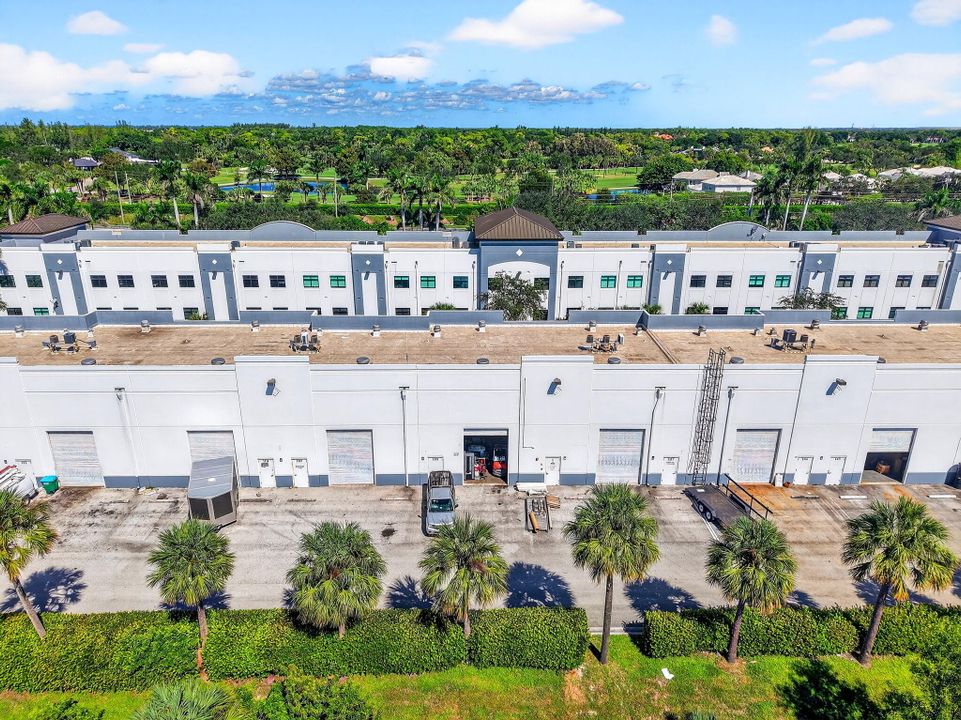 合同活跃: $425,000 (0 贝兹, 0 浴室, 1432 平方英尺)