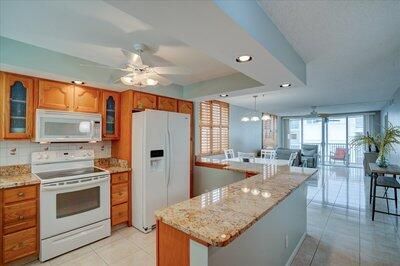 For Sale: $197,500 (2 beds, 2 baths, 963 Square Feet)