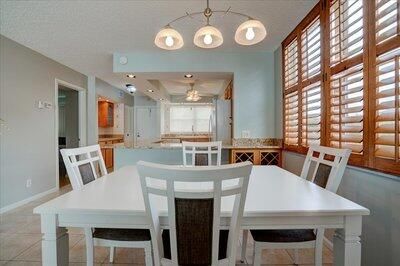 For Sale: $197,500 (2 beds, 2 baths, 963 Square Feet)