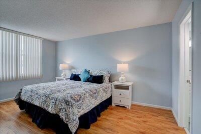 For Sale: $197,500 (2 beds, 2 baths, 963 Square Feet)