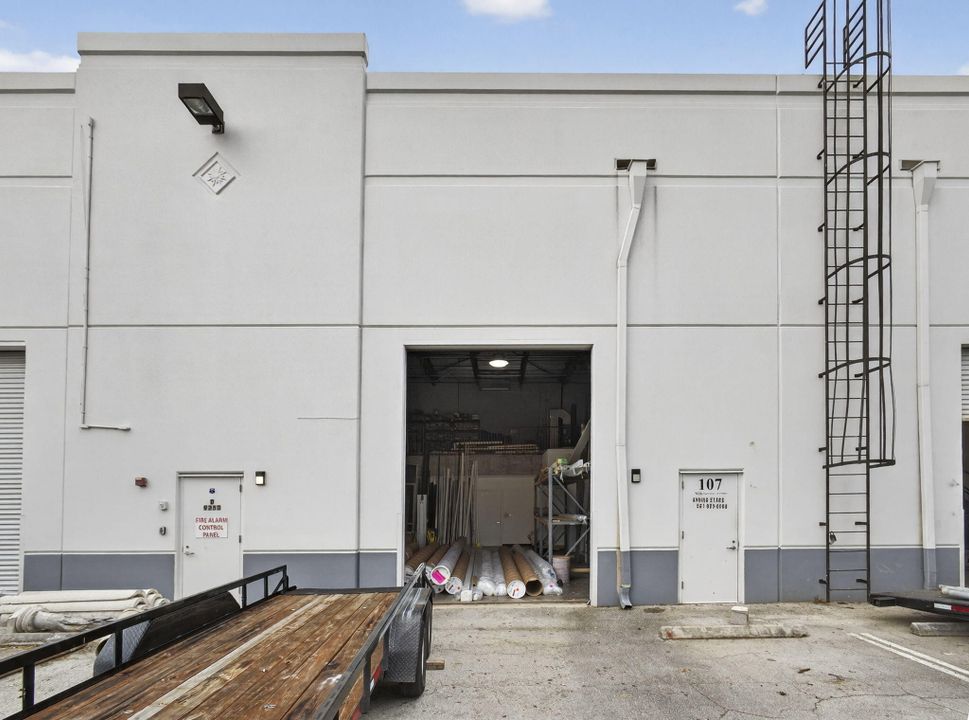 合同活跃: $425,000 (0 贝兹, 0 浴室, 1432 平方英尺)