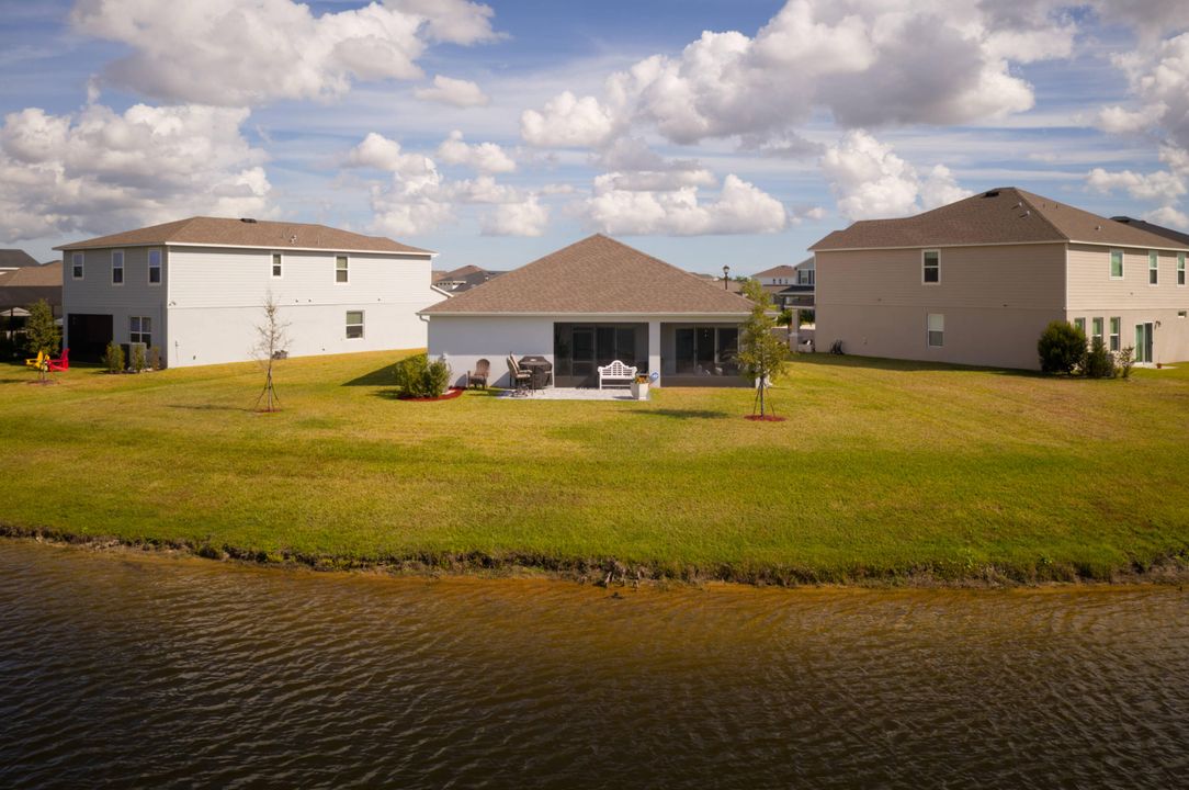 For Sale: $515,000 (3 beds, 2 baths, 1988 Square Feet)