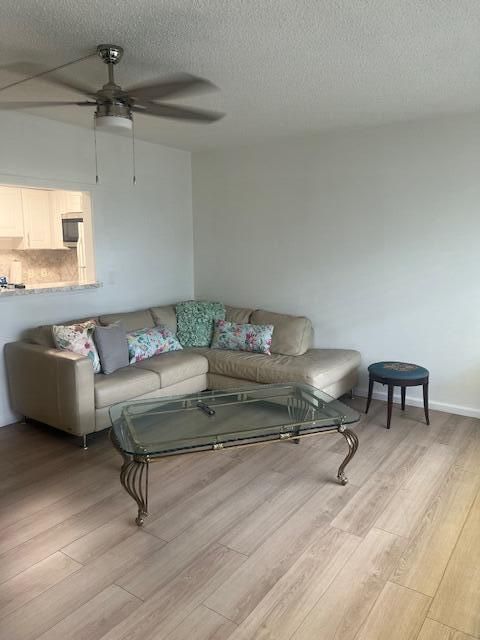 For Rent: $1,500 (1 beds, 1 baths, 720 Square Feet)