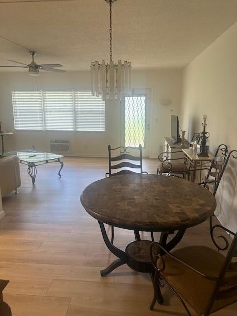 For Rent: $1,500 (1 beds, 1 baths, 720 Square Feet)