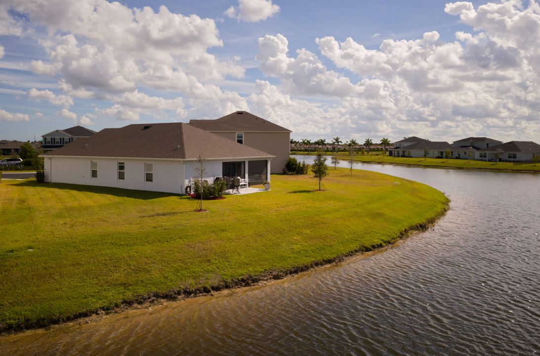 For Sale: $515,000 (3 beds, 2 baths, 1988 Square Feet)