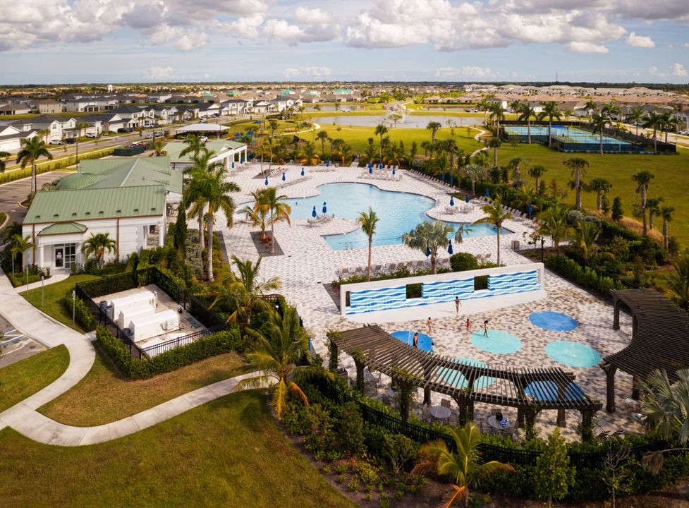 For Sale: $515,000 (3 beds, 2 baths, 1988 Square Feet)