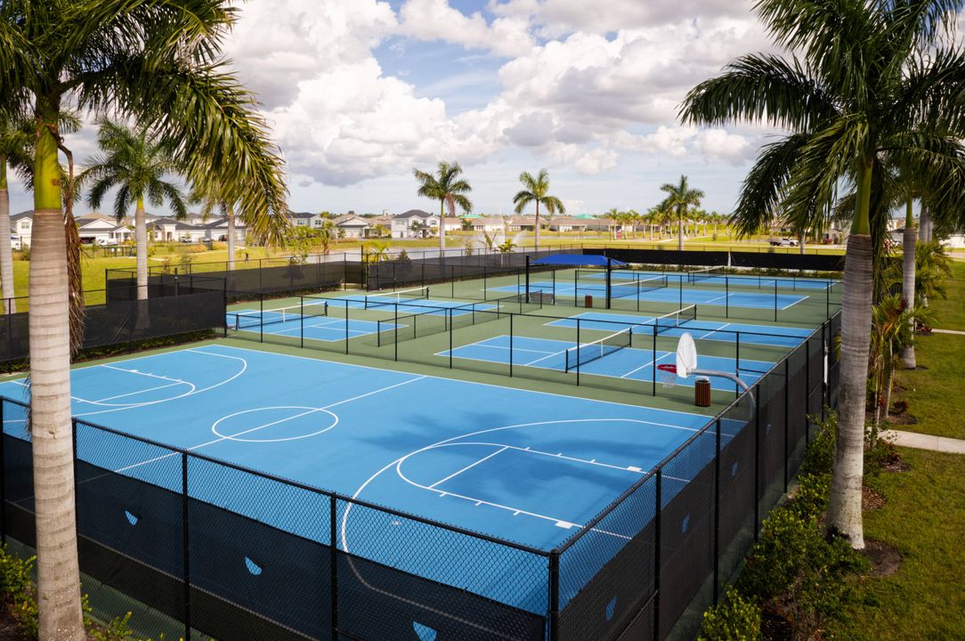 For Sale: $515,000 (3 beds, 2 baths, 1988 Square Feet)