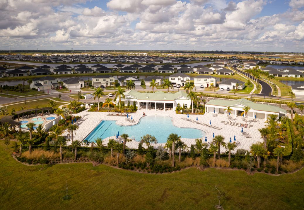 For Sale: $515,000 (3 beds, 2 baths, 1988 Square Feet)